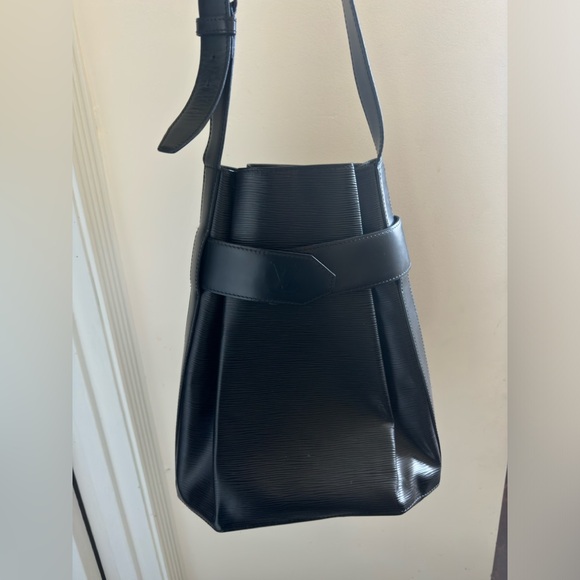 Louis Vuitton Epi Sac D'Epaule bucket bag - Picture 10 of 10